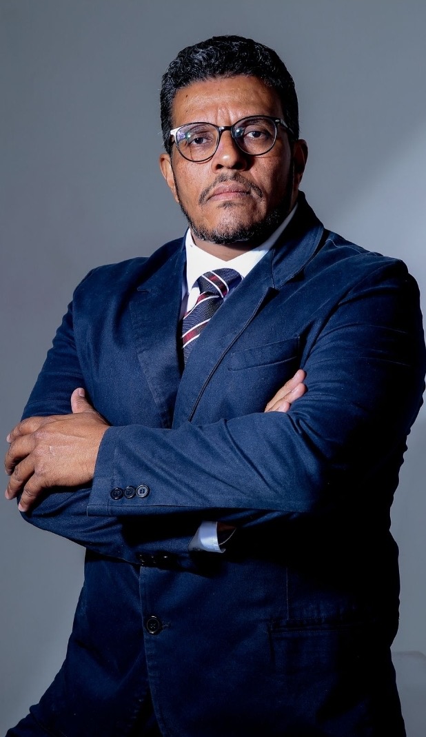 Dr. Artur Moraes